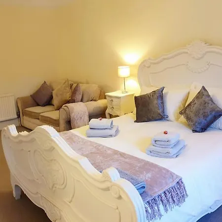 Period Set Within Equestrian Centre * Ashford