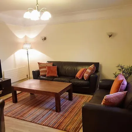 Period Set Within Equestrian Centre Βίλα *