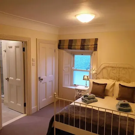 Period Set Within Equestrian Centre Villa Ashford