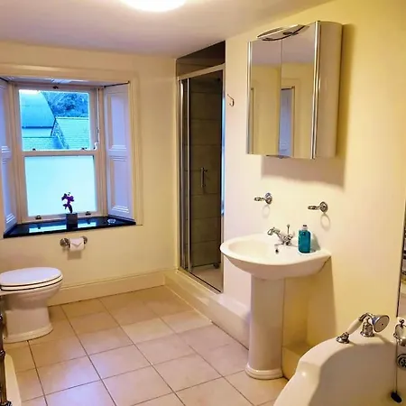 Βίλα Period Set Within Equestrian Centre