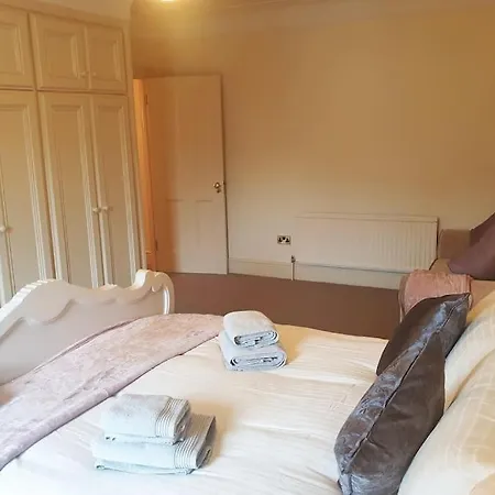 Period Set Within Equestrian Centre Villa Ashford