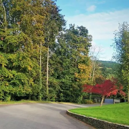 Period Set Within Equestrian Centre * Ashford