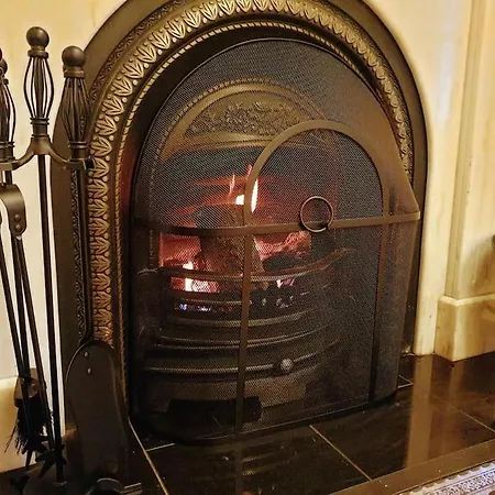 Period Set Within Equestrian Centre Villa Ashford