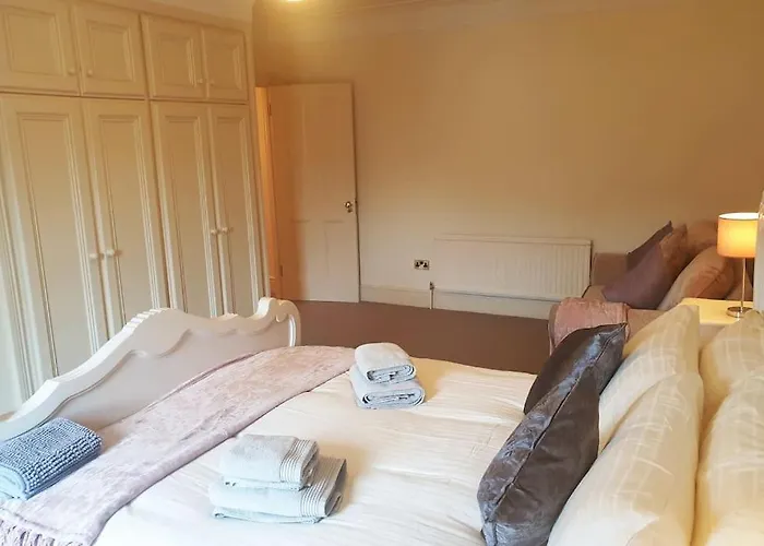 Period Set Within Equestrian Centre Villa Ashford